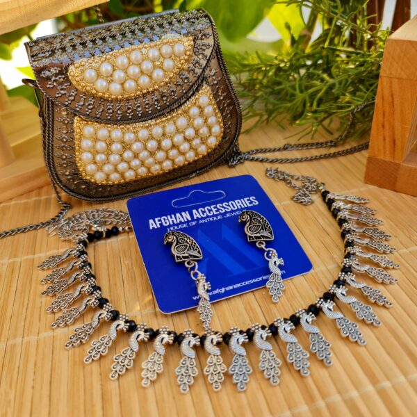 Antique prarl clutch with set deal