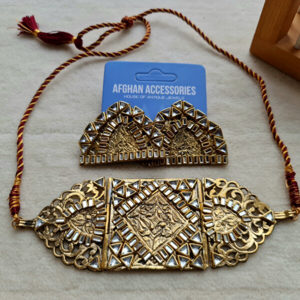 Vintage carved kundan chokar set