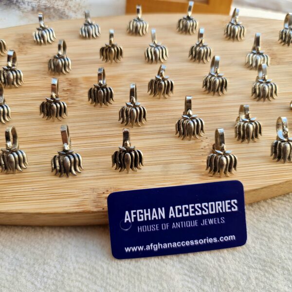 Antique oxidized rajhistani lotus nosecuff