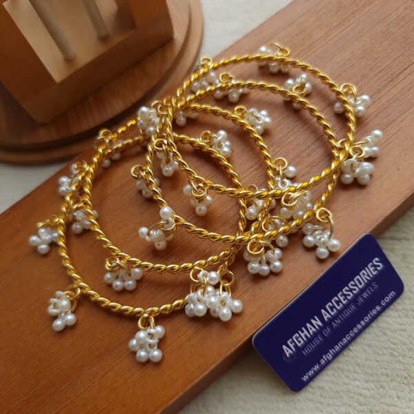 pack of 4 pearl bangles set